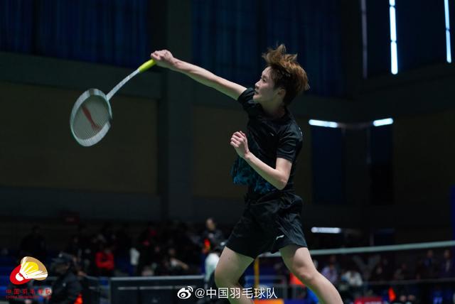 海廷加：奥斯梅恩和伊布、德罗巴一样强大，始终是一个威胁