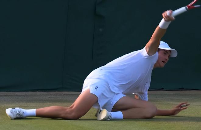 申花客战津门虎：双方均四外援出战，李可首发，阿代米替补